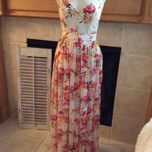 Miss Avenue Beautiful Floral Maxi Dress